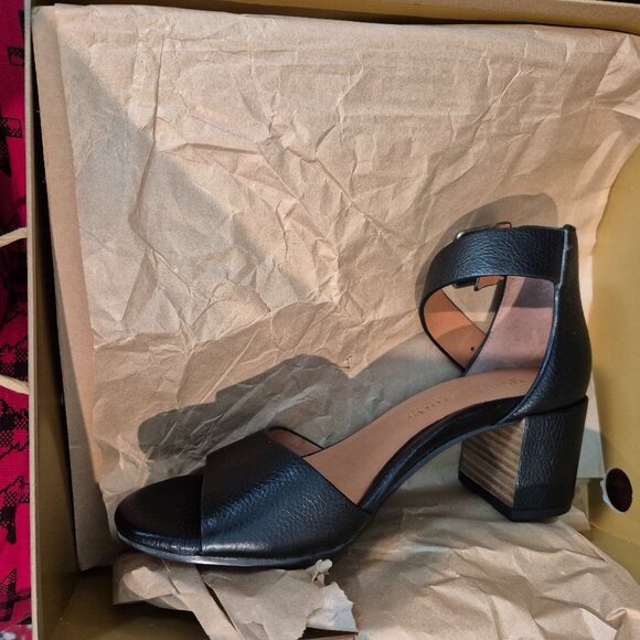 New Gentle Souls By Kenneth Cole Christa Block Heel Sandal. Black. Size 8. - Picture 2 of 7